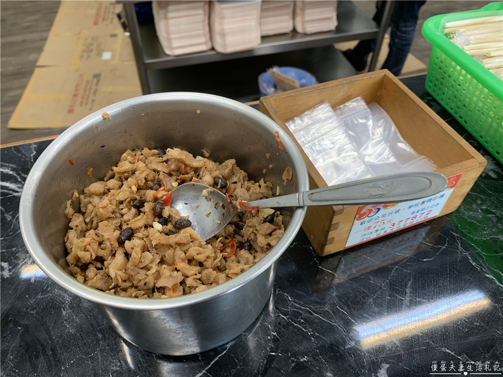 【苗栗市。美食】『55領先池上飯包』均一價！簡單快速的便當專賣店！ @傻蛋夫妻生活札記