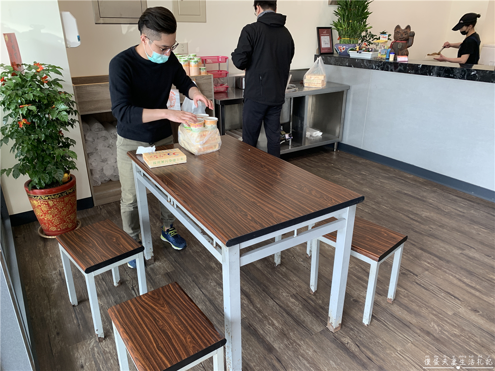 【苗栗市。美食】『55領先池上飯包』均一價！簡單快速的便當專賣店！ @傻蛋夫妻生活札記