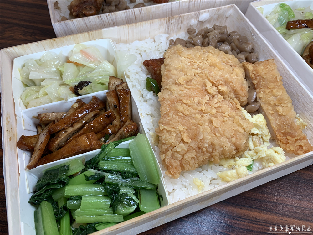 【苗栗市。美食】『55領先池上飯包』均一價！簡單快速的便當專賣店！ @傻蛋夫妻生活札記