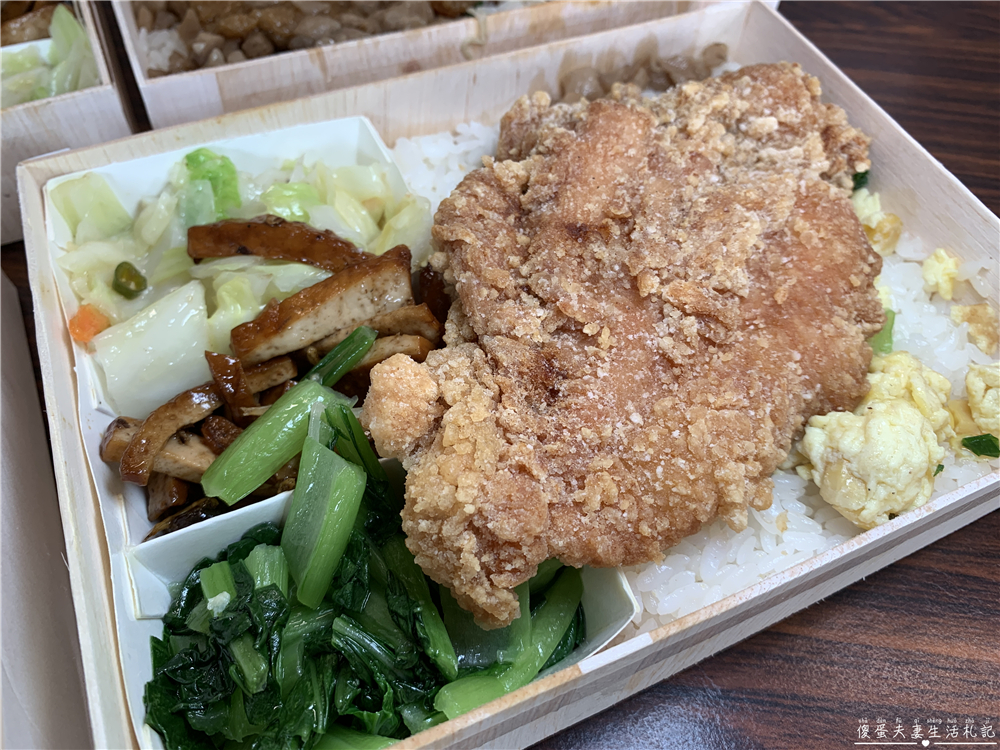 【苗栗市。美食】『55領先池上飯包』均一價！簡單快速的便當專賣店！ @傻蛋夫妻生活札記