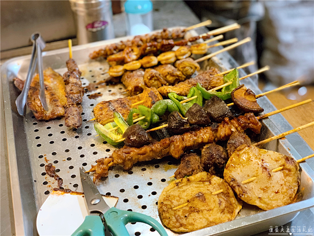 【台中大雅。美食】『大雅烤肉』學府路上超夯的美味平價外帶炭烤串燒！晚餐、宵夜最佳首選！ @傻蛋夫妻生活札記