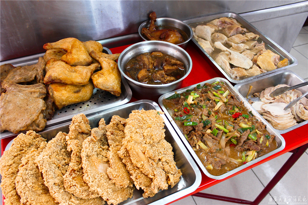 【苗栗市。美食】『富有便當』浮誇系便當!藏在苗栗邊郊的超豐盛便當!滿到看不到飯~~ @傻蛋夫妻生活札記 【苗栗市。美食】『富有便當』浮誇系便當!藏在苗栗邊郊的超豐盛便當!滿到看不到飯~~ @傻蛋夫妻生活札記