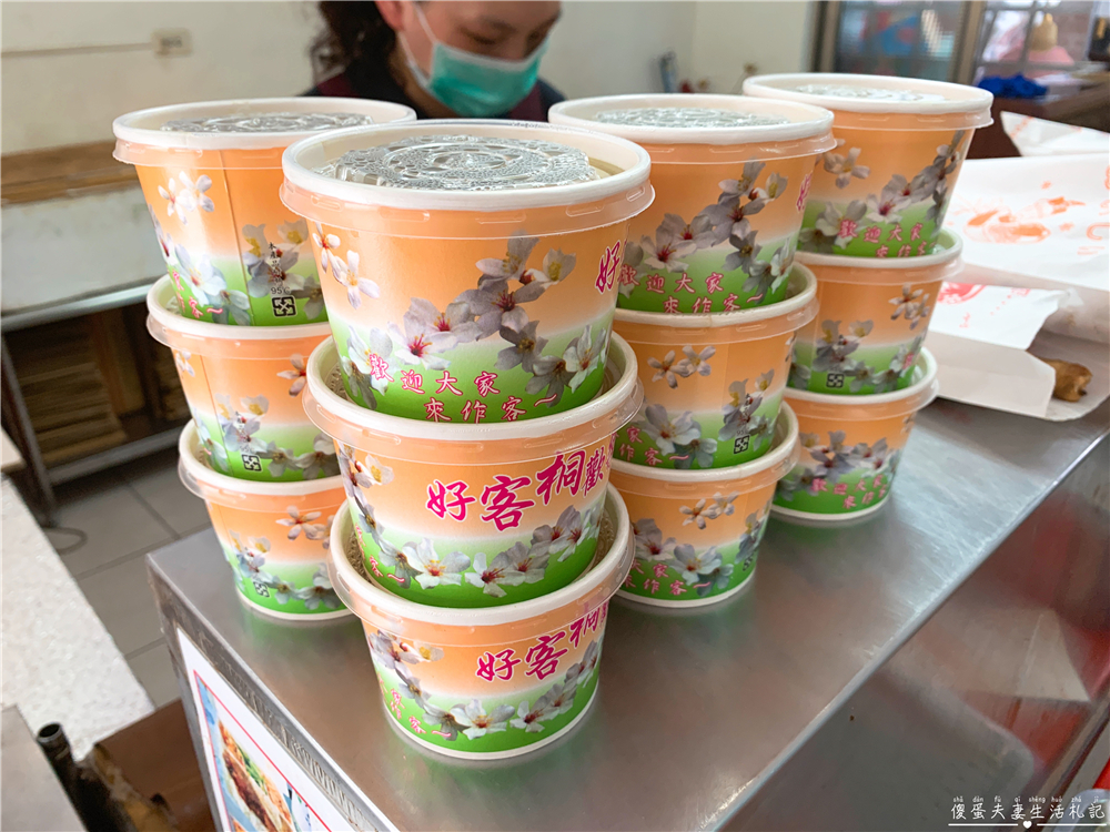 【苗栗市。美食】『富有便當』浮誇系便當！藏在苗栗邊郊的超豐盛便當！滿到看不到飯~~ @傻蛋夫妻生活札記