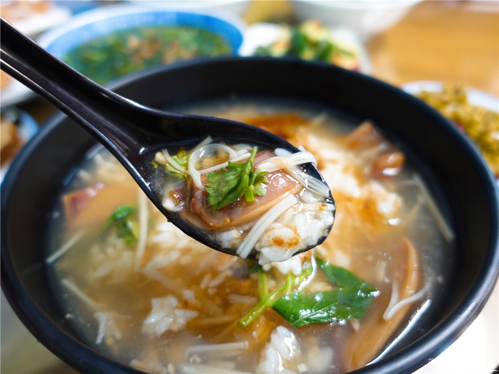 【苗栗市美食】『丑丑小吃』秒速出餐！環境乾淨、出餐快速的美味小吃！ @傻蛋夫妻生活札記