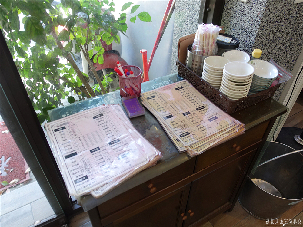 【苗栗市。美食】『小胡麵店』在地人激推！超隱藏但生意依然非常好的美味小吃店！ @傻蛋夫妻生活札記