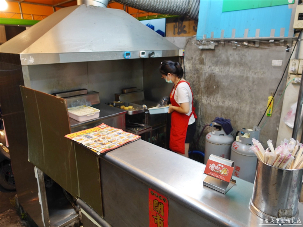 【台中東區。美食】『濃鄉臭豆腐』外酥內多汁！全店只有一個品項的臭豆腐專賣店！ @傻蛋夫妻生活札記