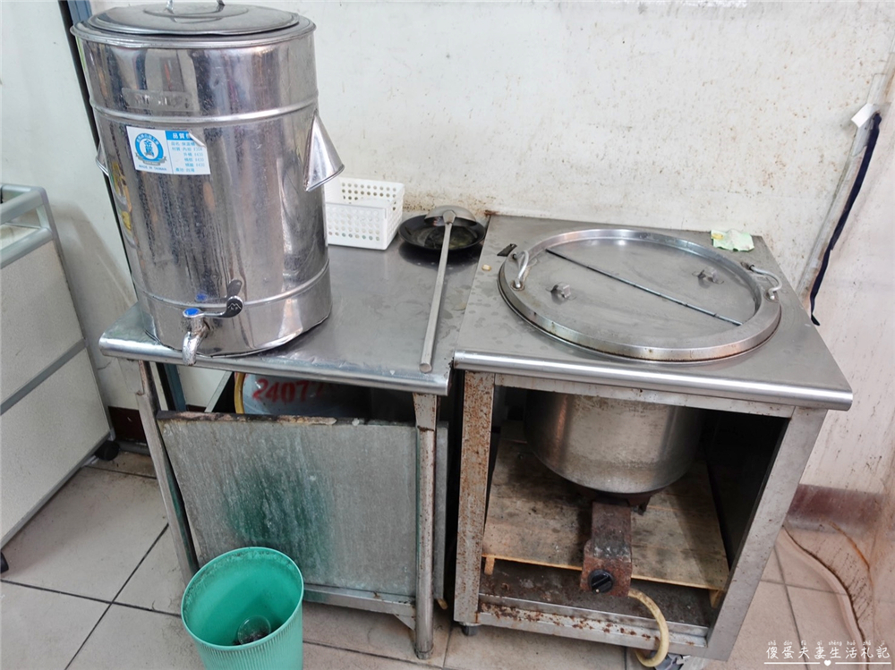 【台中東區。美食】『濃鄉臭豆腐』外酥內多汁！全店只有一個品項的臭豆腐專賣店！ @傻蛋夫妻生活札記