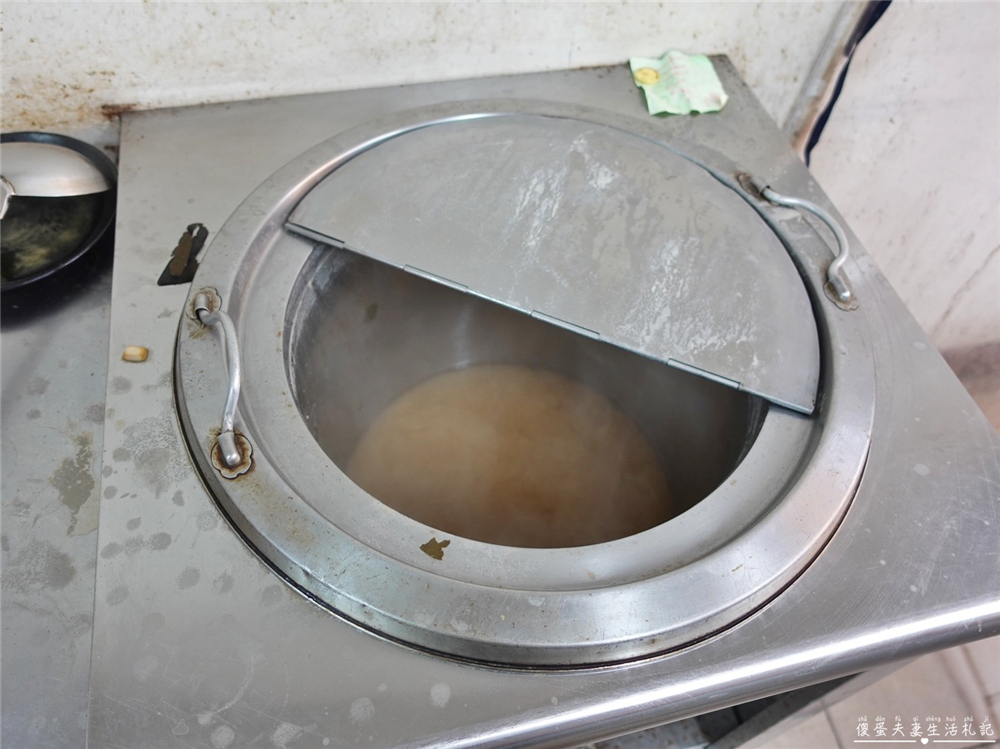 【台中東區。美食】『濃鄉臭豆腐』外酥內多汁！全店只有一個品項的臭豆腐專賣店！ @傻蛋夫妻生活札記