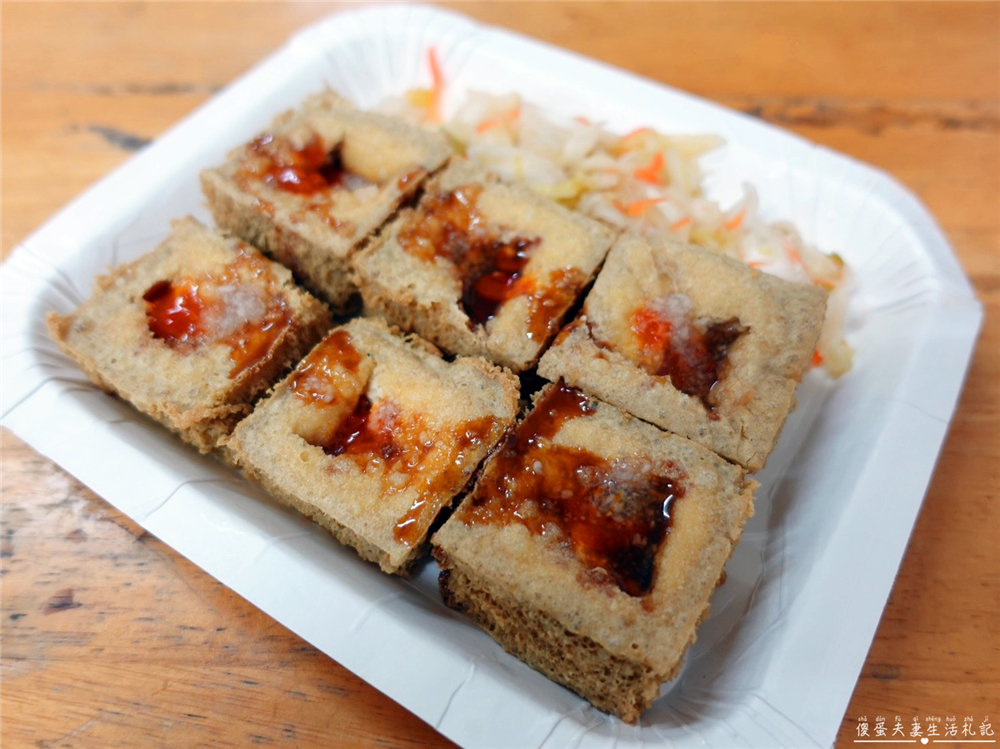 【台中東區。美食】『濃鄉臭豆腐』外酥內多汁！全店只有一個品項的臭豆腐專賣店！ @傻蛋夫妻生活札記
