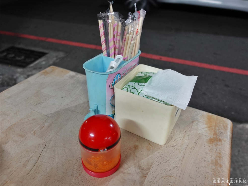 【台中北屯。美食】『妙口臭豆腐』巷子內的美食！內用超有誠意大腸豬血湯吃到爽！便宜與美味兼具的好吃臭豆腐！ @傻蛋夫妻生活札記