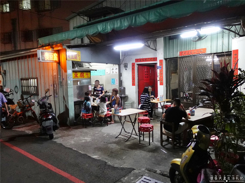 【台中北屯。美食】『妙口臭豆腐』巷子內的美食！內用超有誠意大腸豬血湯吃到爽！便宜與美味兼具的好吃臭豆腐！ @傻蛋夫妻生活札記