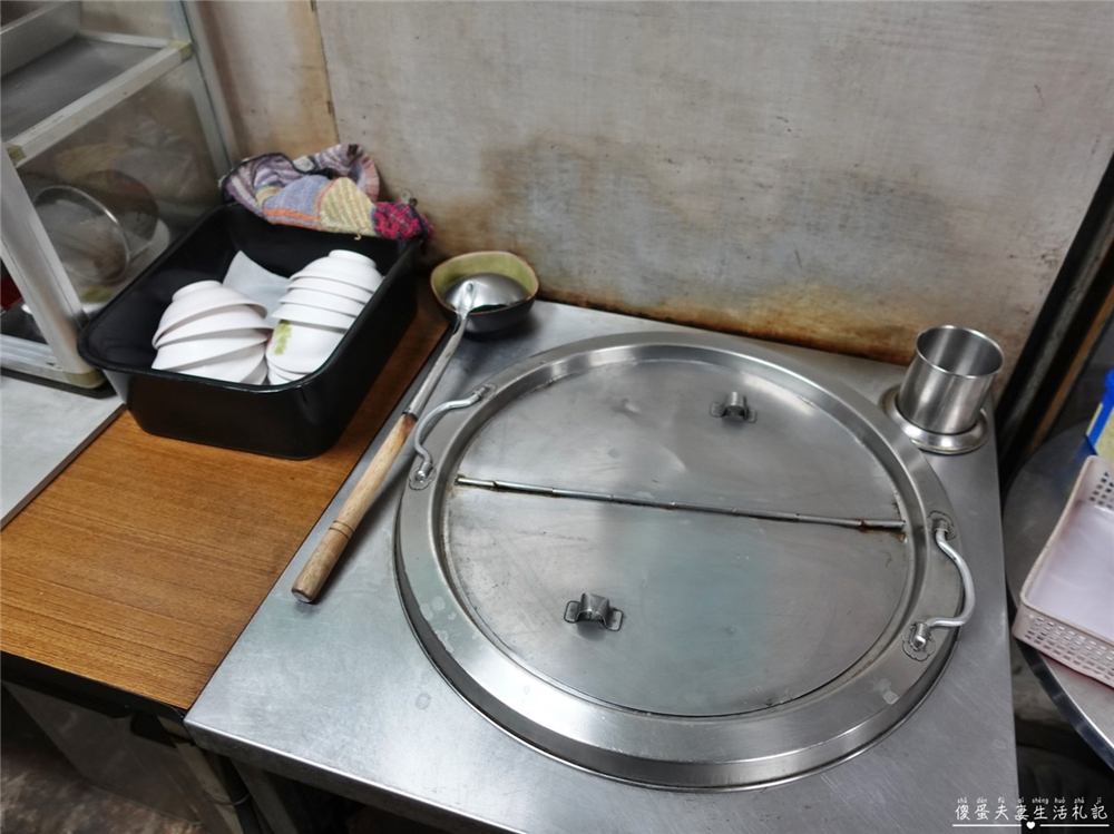 【台中北屯。美食】『妙口臭豆腐』巷子內的美食！內用超有誠意大腸豬血湯吃到爽！便宜與美味兼具的好吃臭豆腐！ @傻蛋夫妻生活札記