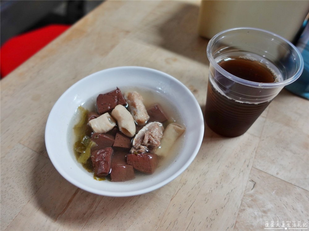 【台中北屯。美食】『妙口臭豆腐』巷子內的美食！內用超有誠意大腸豬血湯吃到爽！便宜與美味兼具的好吃臭豆腐！ @傻蛋夫妻生活札記