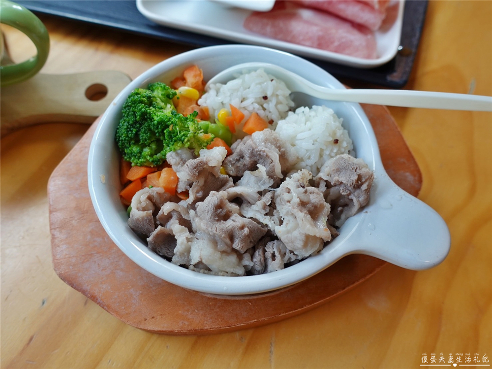 【台中北屯。美食】『森林小徑-文心店』連寵物餐都超豐盛！美味與友善並濟的親子、寵物友善餐廳！ @傻蛋夫妻生活札記