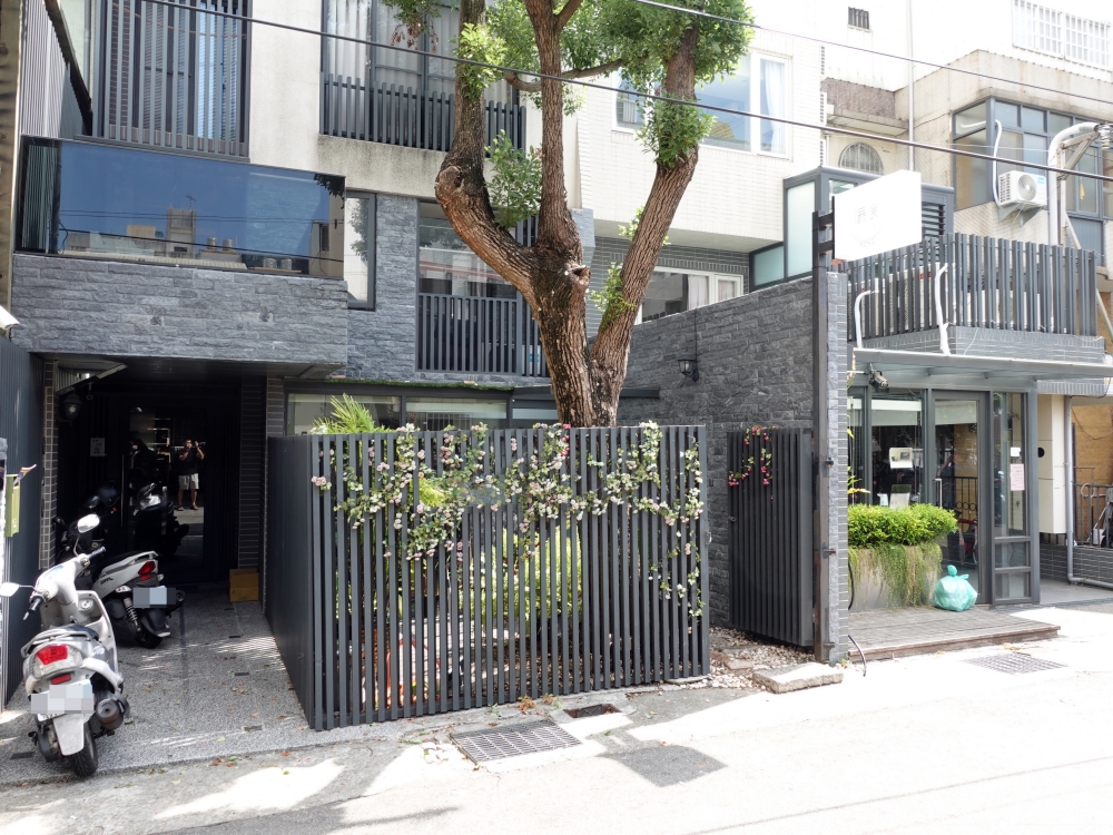 【台中龍井。美食】『嚼食noms-東海店』小巧、溫馨、美味！藏身東海商圈的超熱門寵物友善義式料理！ @傻蛋夫妻生活札記