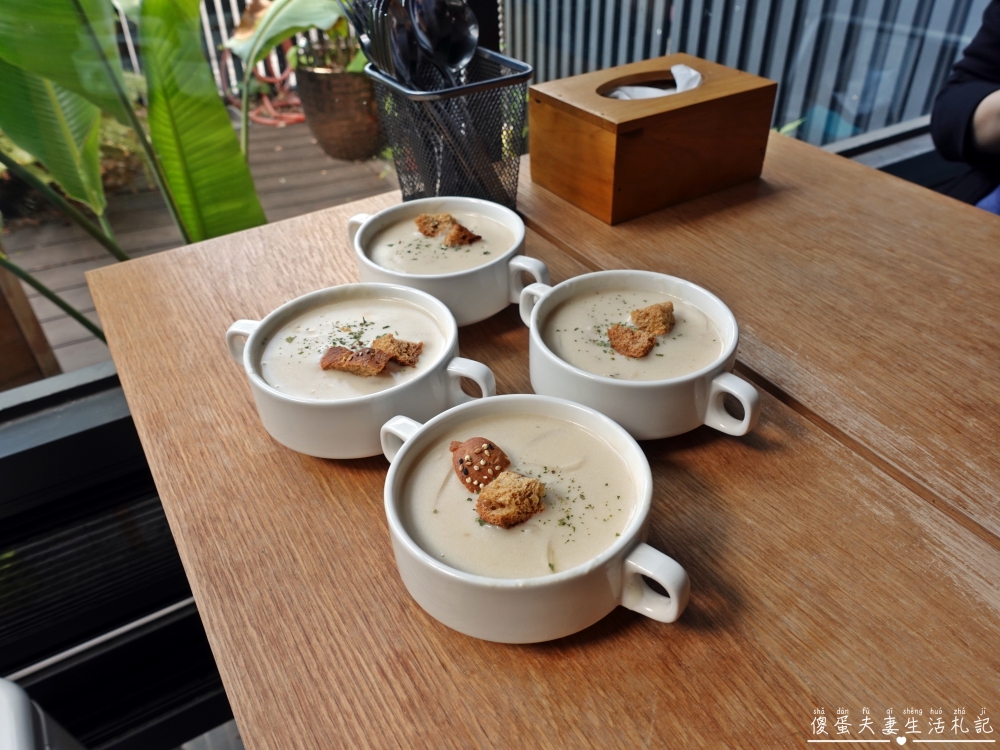 【台中龍井。美食】『嚼食noms-東海店』小巧、溫馨、美味！藏身東海商圈的超熱門寵物友善義式料理！ @傻蛋夫妻生活札記