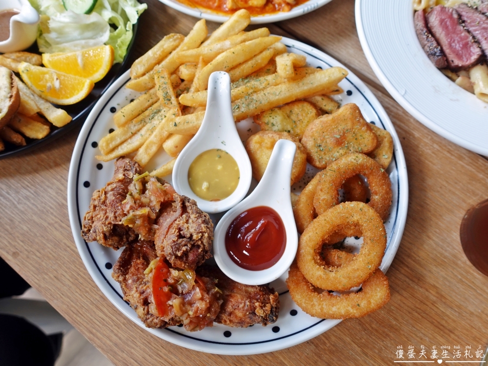 【台中龍井。美食】『嚼食noms-東海店』小巧、溫馨、美味！藏身東海商圈的超熱門寵物友善義式料理！ @傻蛋夫妻生活札記