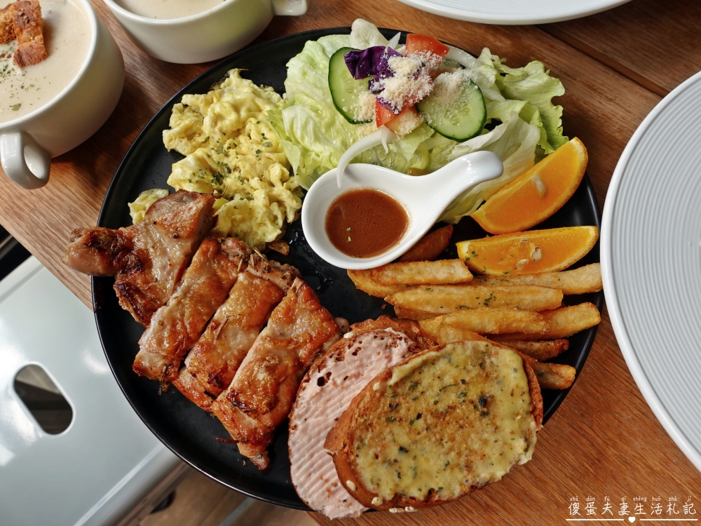 【台中龍井。美食】『嚼食noms-東海店』小巧、溫馨、美味！藏身東海商圈的超熱門寵物友善義式料理！ @傻蛋夫妻生活札記