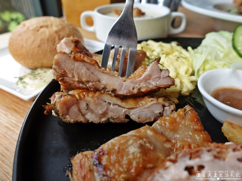 【台中龍井。美食】『嚼食noms-東海店』小巧、溫馨、美味！藏身東海商圈的超熱門寵物友善義式料理！ @傻蛋夫妻生活札記