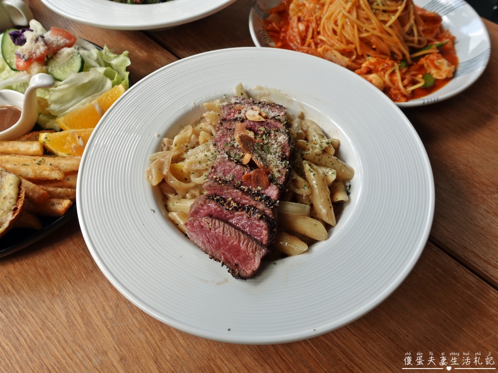 【台中龍井。美食】『嚼食noms-東海店』小巧、溫馨、美味！藏身東海商圈的超熱門寵物友善義式料理！ @傻蛋夫妻生活札記