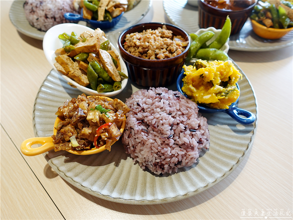 【苗栗市。美食】『米盛食堂』最強配菜！擺盤漂亮、風格清新的美味簡餐系便當！ @傻蛋夫妻生活札記