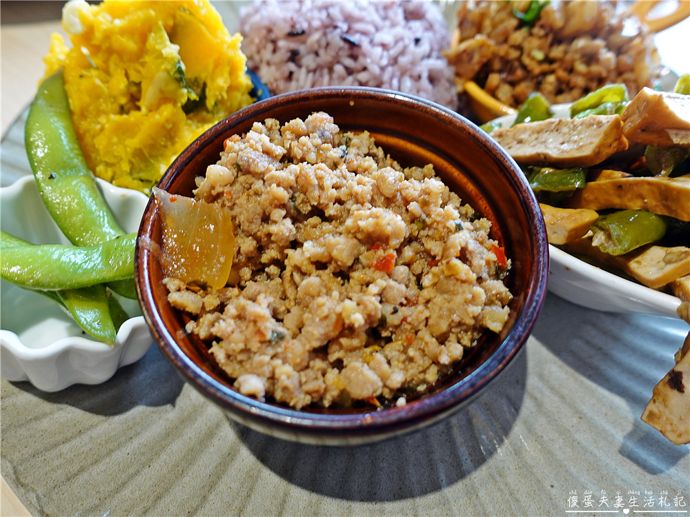 【苗栗市。美食】『米盛食堂』最強配菜！擺盤漂亮、風格清新的美味簡餐系便當！ @傻蛋夫妻生活札記