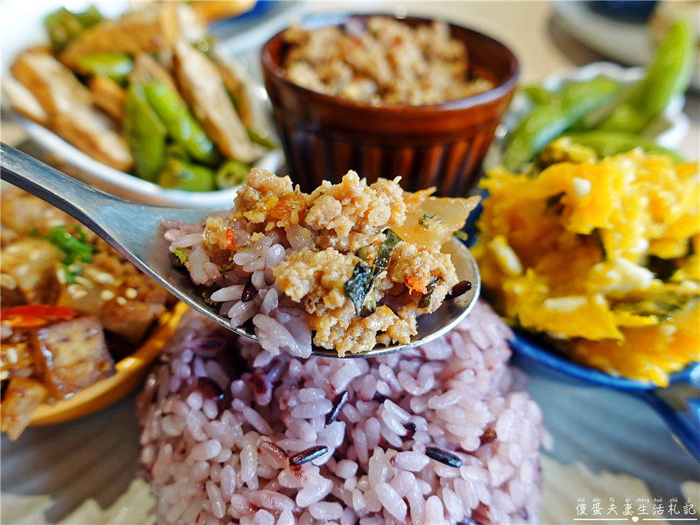 【苗栗市。美食】『米盛食堂』最強配菜！擺盤漂亮、風格清新的美味簡餐系便當！ @傻蛋夫妻生活札記