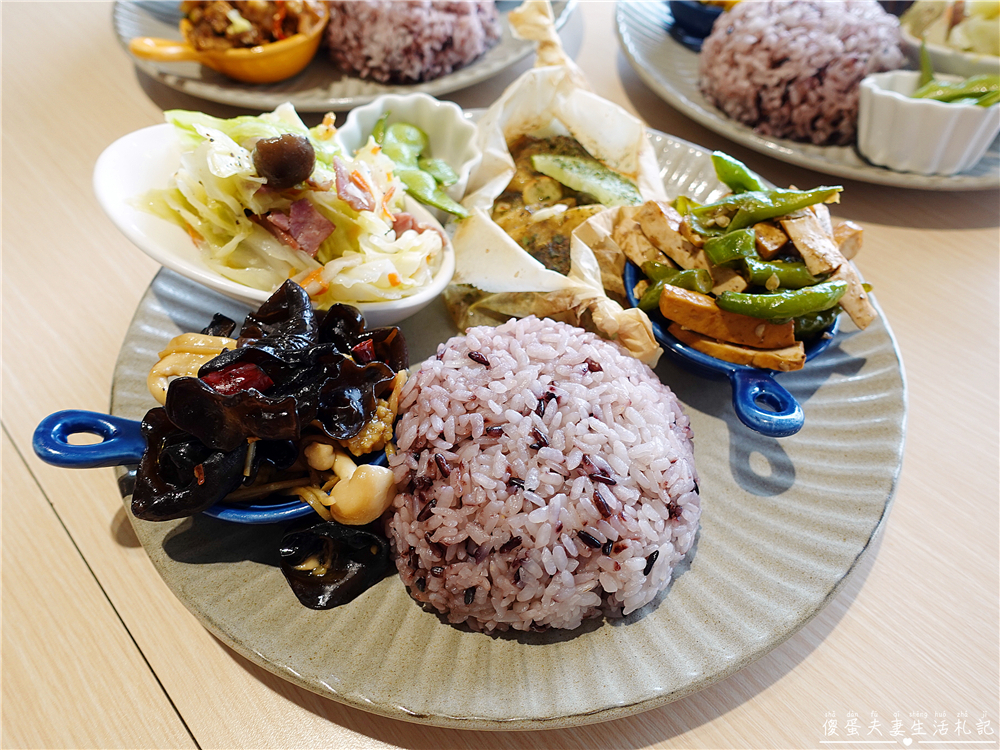 【苗栗市。美食】『米盛食堂』最強配菜！擺盤漂亮、風格清新的美味簡餐系便當！ @傻蛋夫妻生活札記