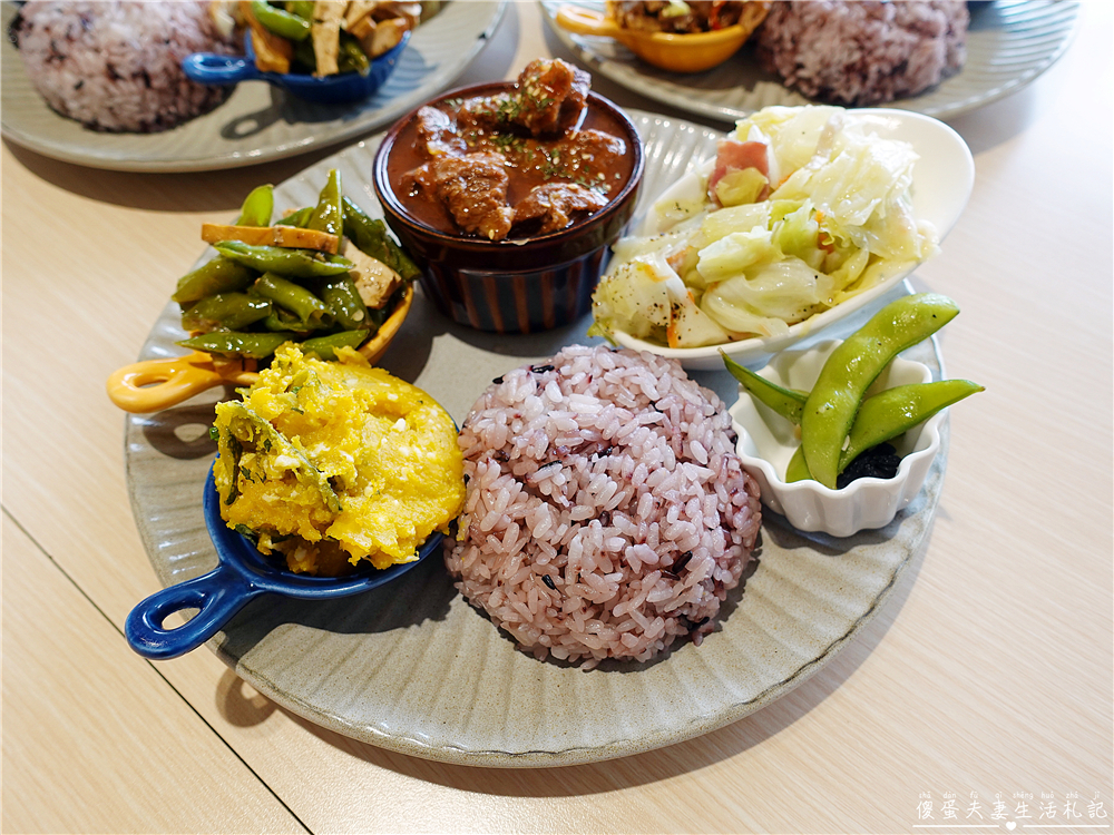 【苗栗市。美食】『米盛食堂』最強配菜！擺盤漂亮、風格清新的美味簡餐系便當！ @傻蛋夫妻生活札記