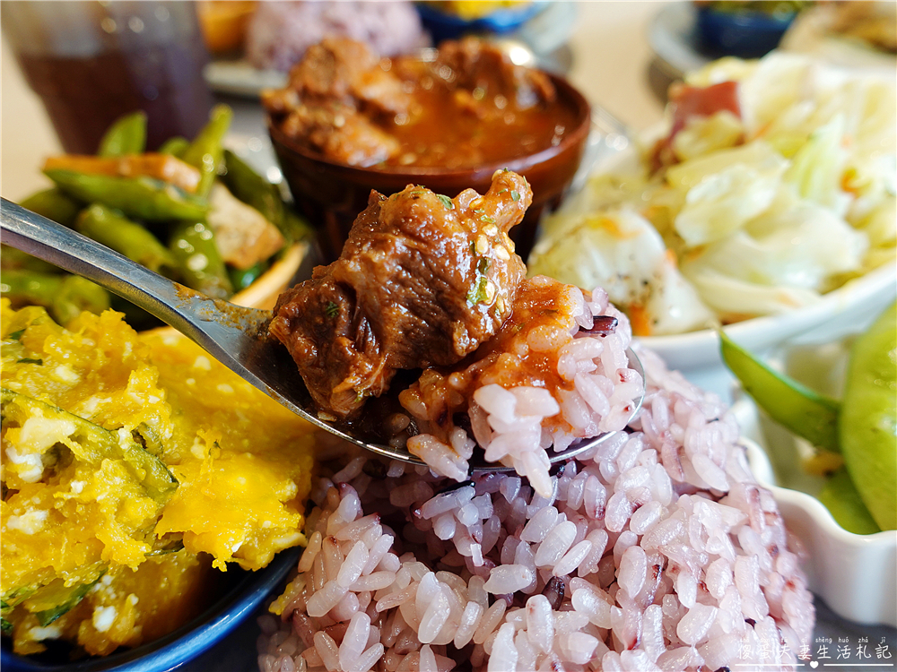 【苗栗市。美食】『米盛食堂』最強配菜！擺盤漂亮、風格清新的美味簡餐系便當！ @傻蛋夫妻生活札記