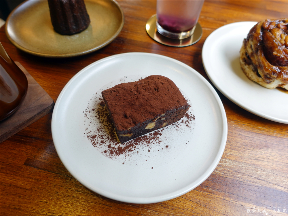 【苗栗市。美食】『沛克咖啡店 Pergram Coffee Roasters』輕鬆舒適~風格典雅的自家烘焙咖啡廳！ @傻蛋夫妻生活札記