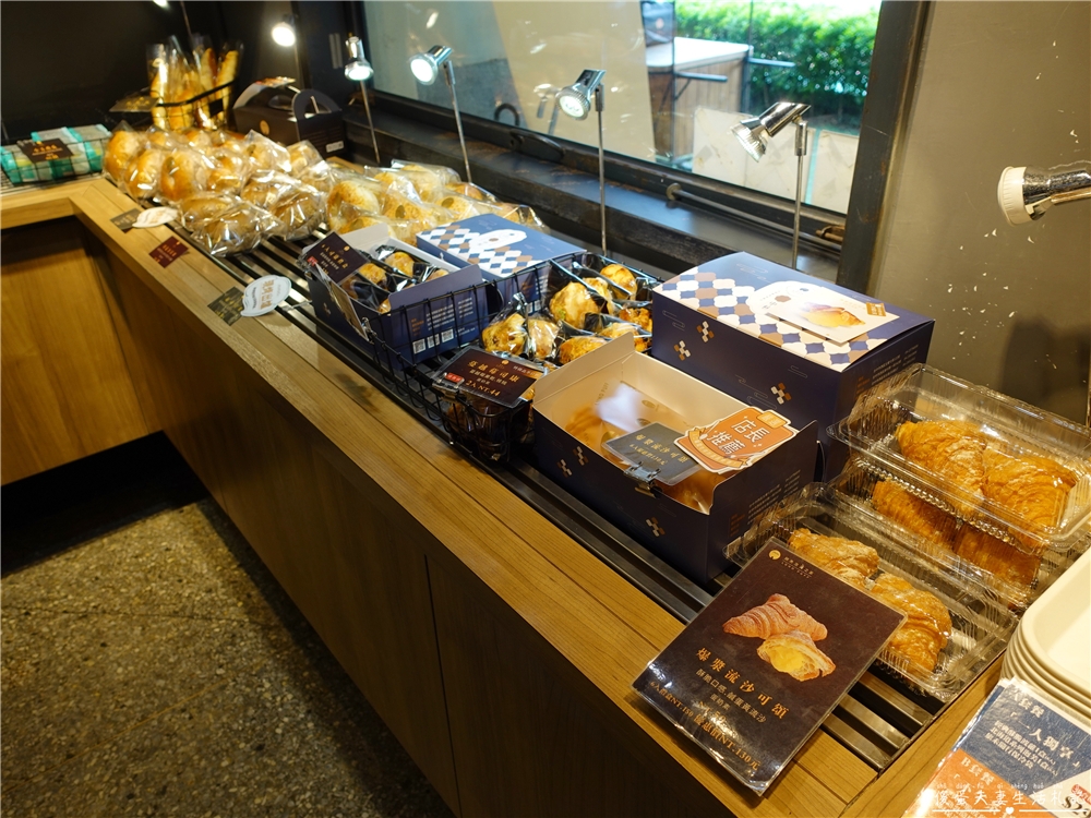 【台中西區。美食】『旅禾烘焙-審計園區店』便宜又好吃！審計新村內美味泡芙甜點專賣店！ @傻蛋夫妻生活札記