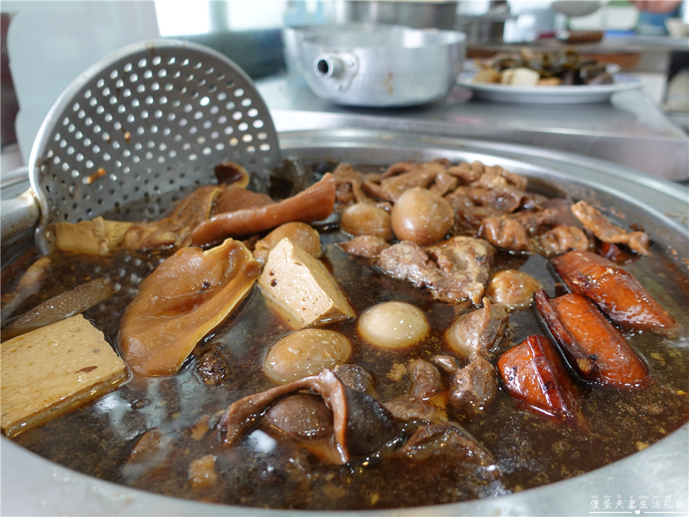 【苗栗後龍。美食】『黃屋牛肉麵』在地人激推！十班坑超人氣牛肉麵小吃店！ @傻蛋夫妻生活札記