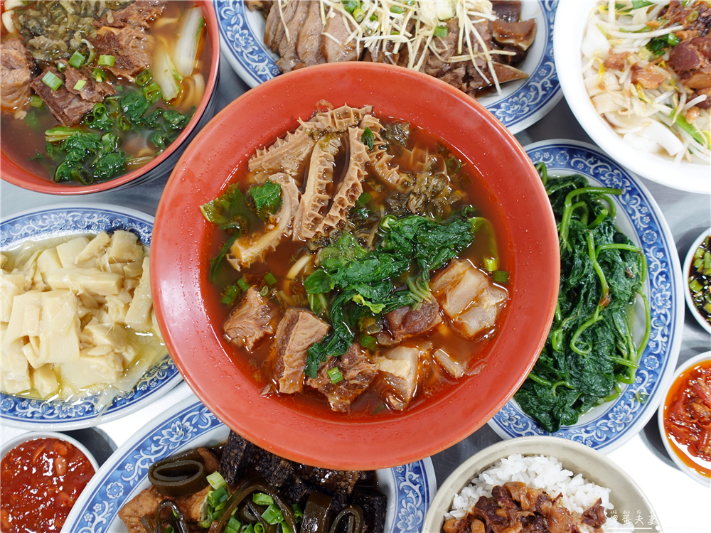 【苗栗後龍。美食】『黃屋牛肉麵』在地人激推！十班坑超人氣牛肉麵小吃店！ @傻蛋夫妻生活札記