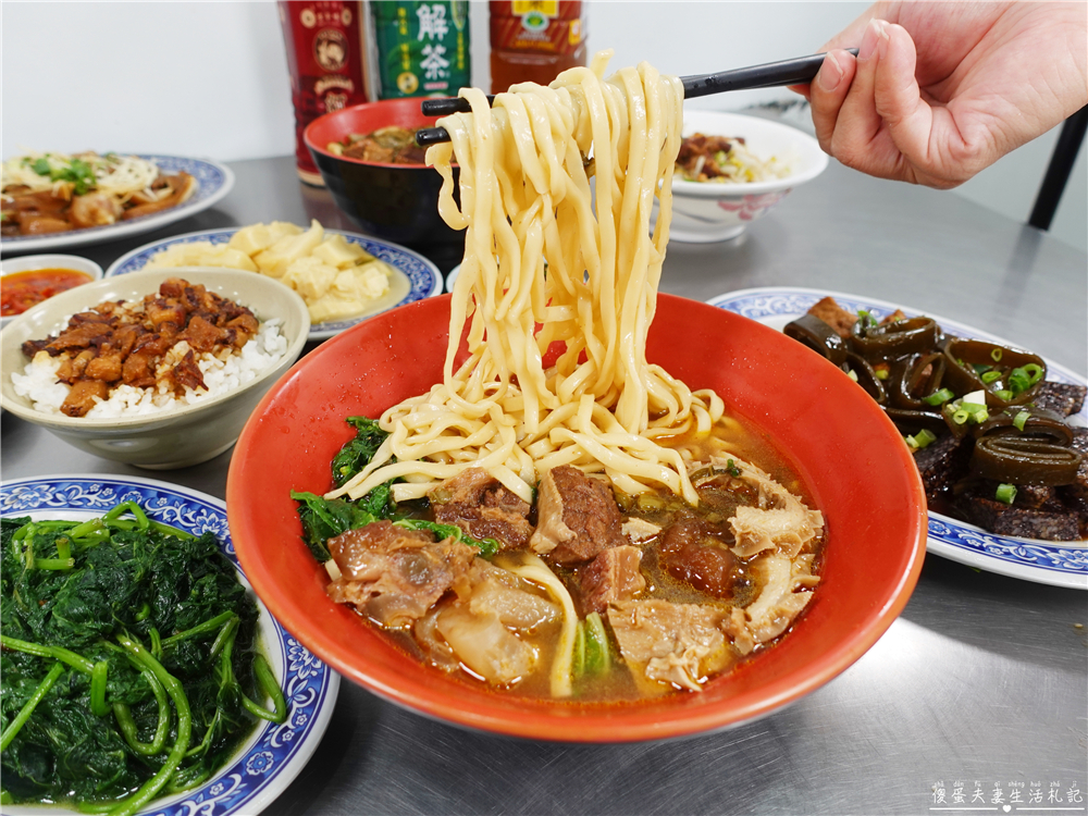 【苗栗後龍。美食】『黃屋牛肉麵』在地人激推！十班坑超人氣牛肉麵小吃店！ @傻蛋夫妻生活札記
