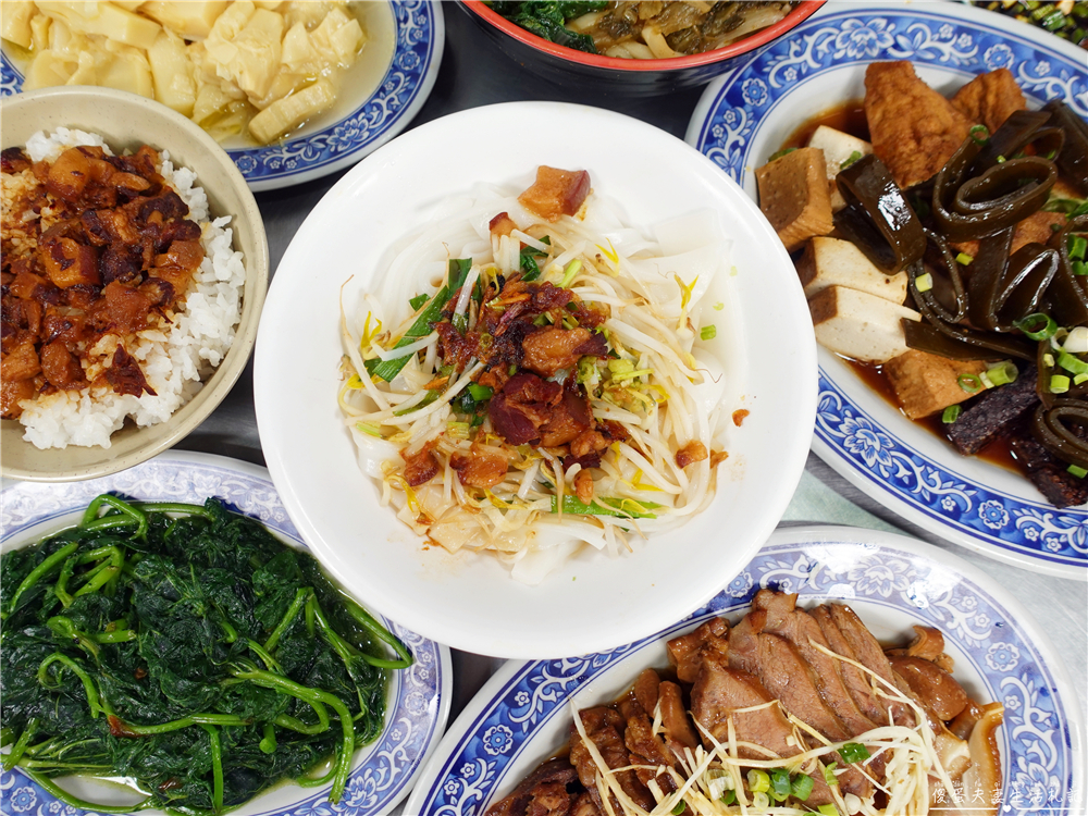 【苗栗後龍。美食】『黃屋牛肉麵』在地人激推！十班坑超人氣牛肉麵小吃店！ @傻蛋夫妻生活札記