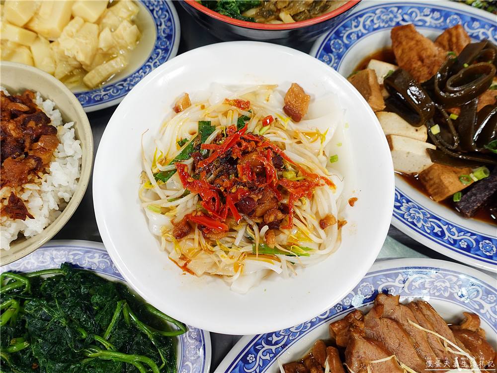 【苗栗後龍。美食】『黃屋牛肉麵』在地人激推！十班坑超人氣牛肉麵小吃店！ @傻蛋夫妻生活札記