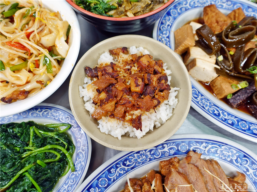 【苗栗後龍。美食】『黃屋牛肉麵』在地人激推！十班坑超人氣牛肉麵小吃店！ @傻蛋夫妻生活札記