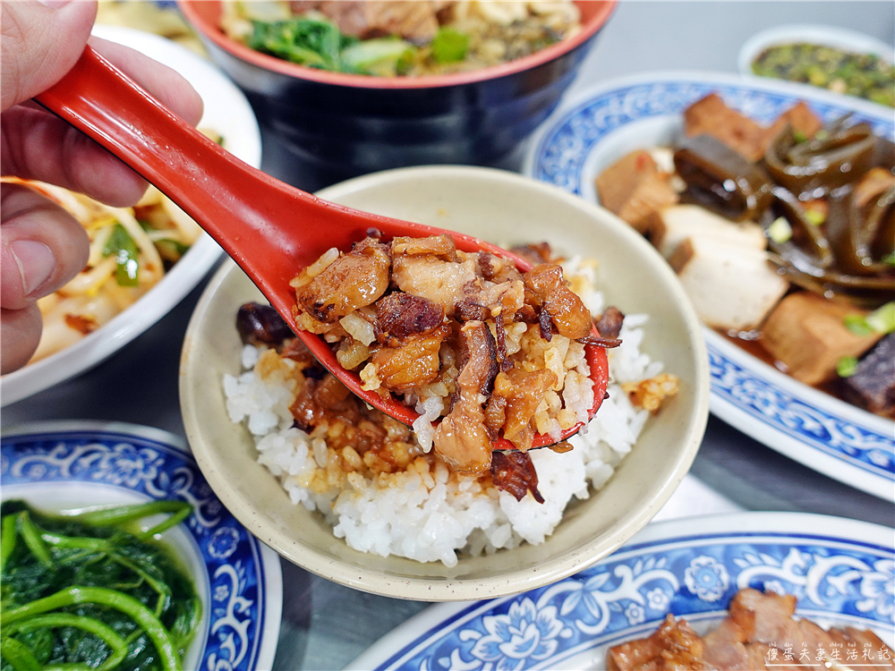 【苗栗後龍。美食】『黃屋牛肉麵』在地人激推！十班坑超人氣牛肉麵小吃店！ @傻蛋夫妻生活札記