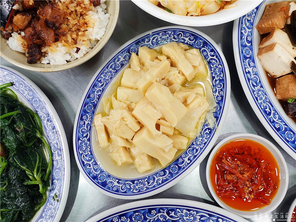 【苗栗後龍。美食】『黃屋牛肉麵』在地人激推！十班坑超人氣牛肉麵小吃店！ @傻蛋夫妻生活札記