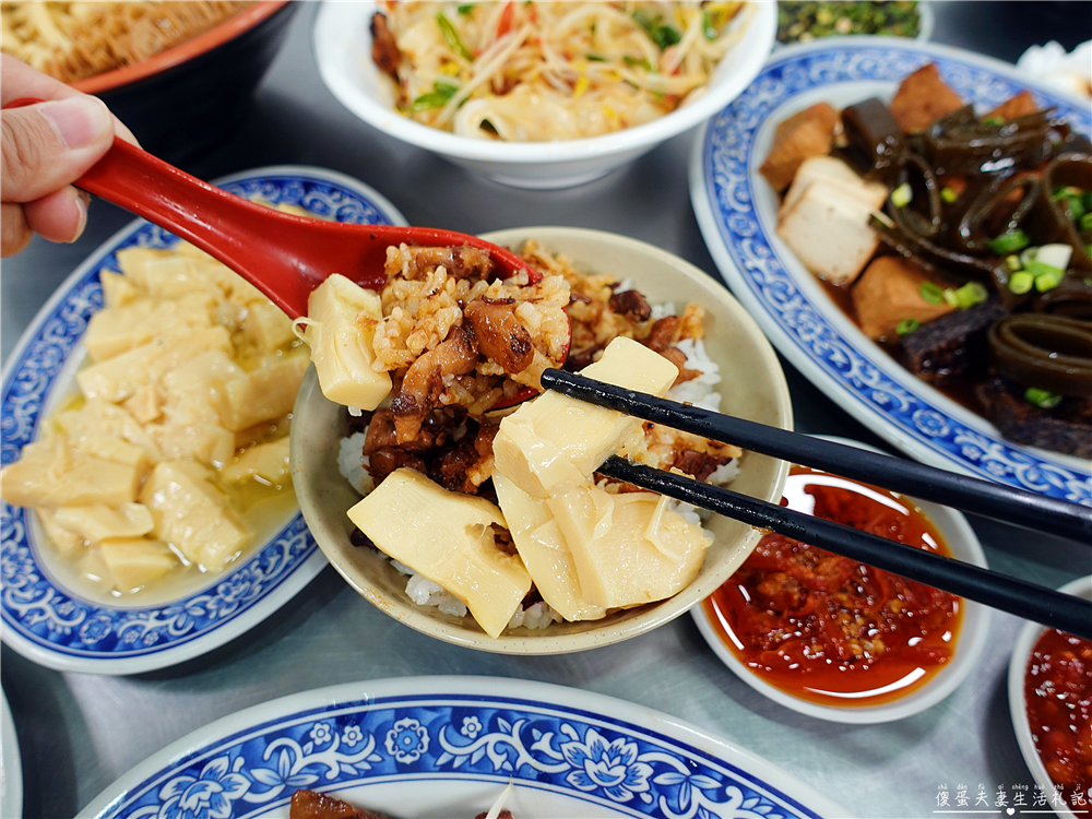 【苗栗後龍。美食】『黃屋牛肉麵』在地人激推！十班坑超人氣牛肉麵小吃店！ @傻蛋夫妻生活札記