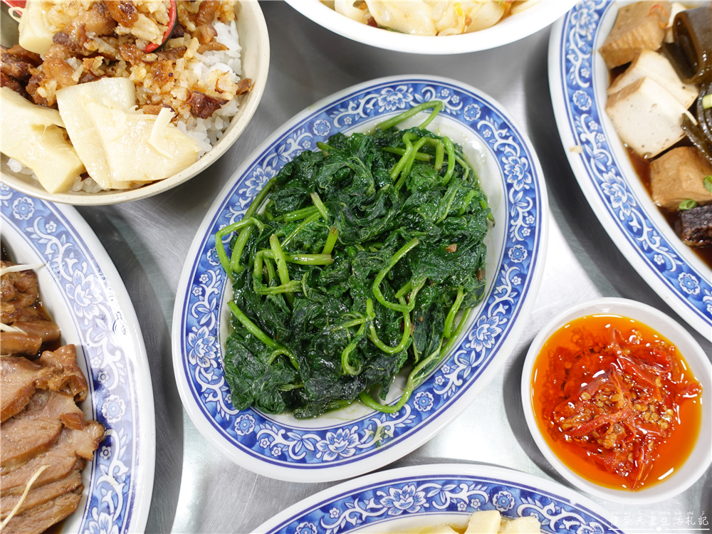 【苗栗後龍。美食】『黃屋牛肉麵』在地人激推！十班坑超人氣牛肉麵小吃店！ @傻蛋夫妻生活札記