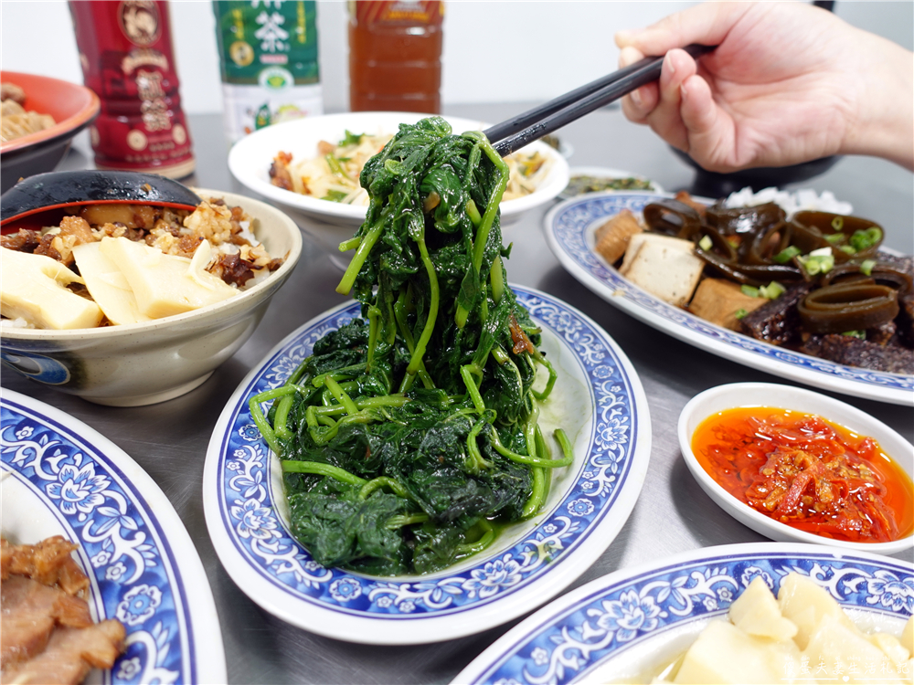 【苗栗後龍。美食】『黃屋牛肉麵』在地人激推！十班坑超人氣牛肉麵小吃店！ @傻蛋夫妻生活札記