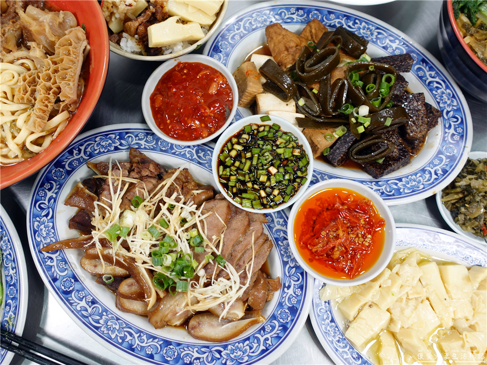 【苗栗後龍。美食】『黃屋牛肉麵』在地人激推！十班坑超人氣牛肉麵小吃店！ @傻蛋夫妻生活札記