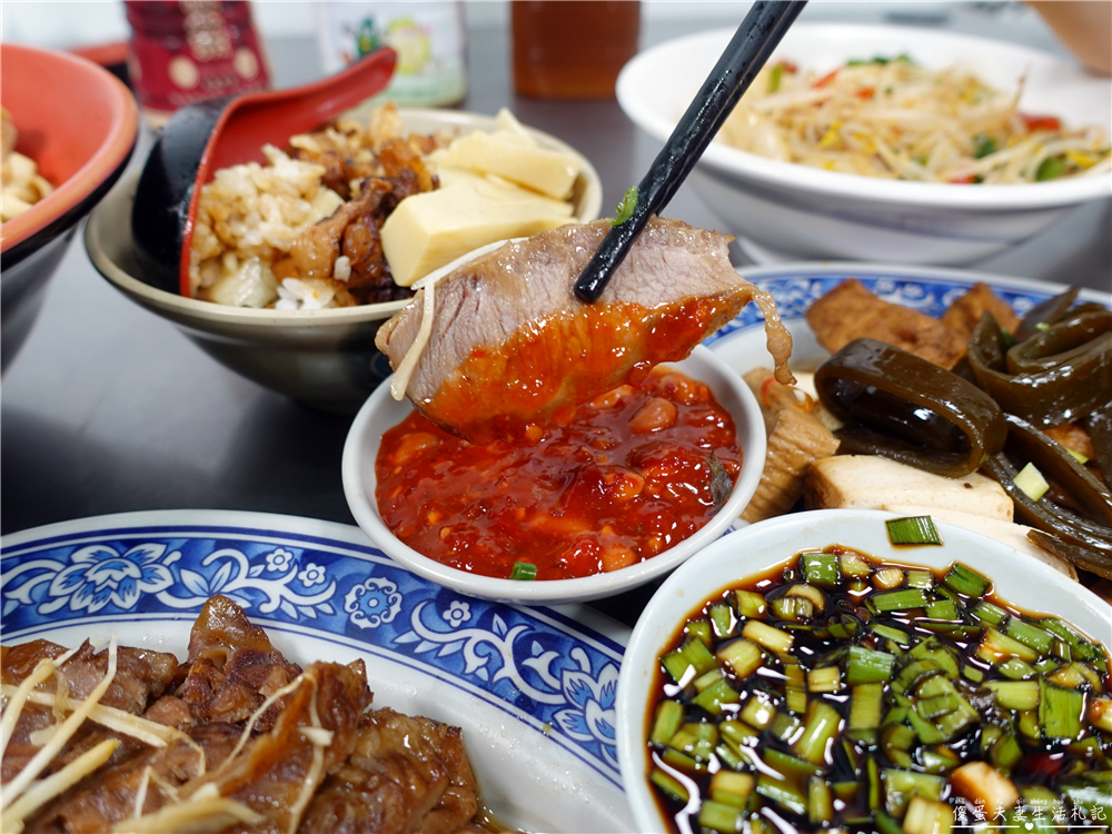 【苗栗後龍。美食】『黃屋牛肉麵』在地人激推！十班坑超人氣牛肉麵小吃店！ @傻蛋夫妻生活札記