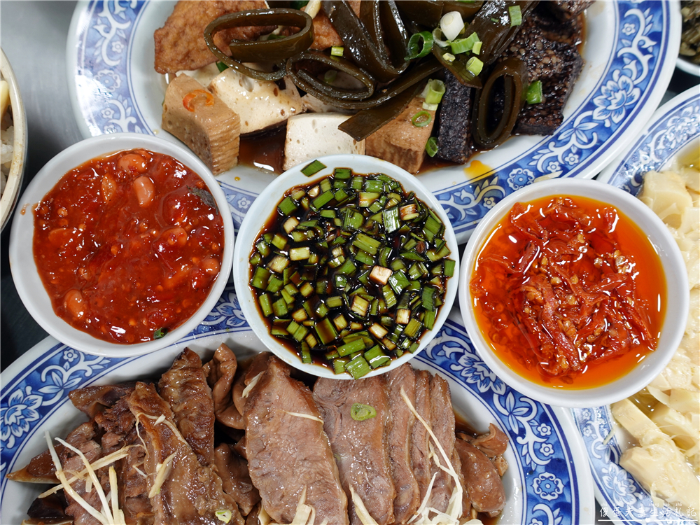 【苗栗後龍。美食】『黃屋牛肉麵』在地人激推！十班坑超人氣牛肉麵小吃店！ @傻蛋夫妻生活札記