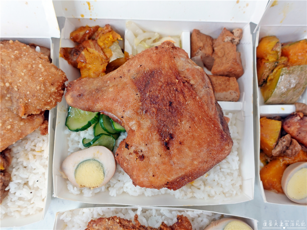 【苗栗市。美食】『胡記便當』午餐救星！少量就送的老字號巷子內便當！ @傻蛋夫妻生活札記