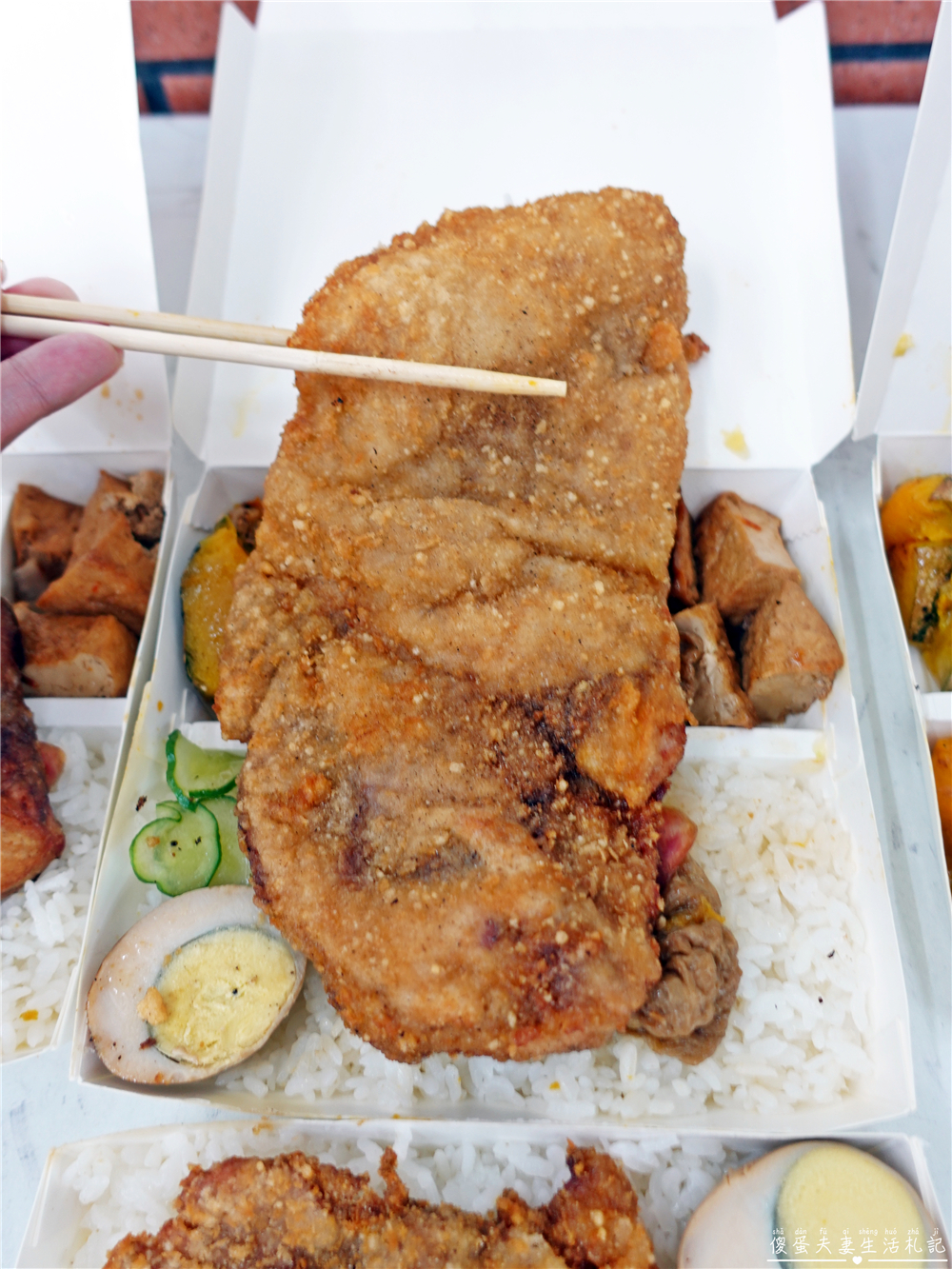 【苗栗市。美食】『胡記便當』午餐救星！少量就送的老字號巷子內便當！ @傻蛋夫妻生活札記