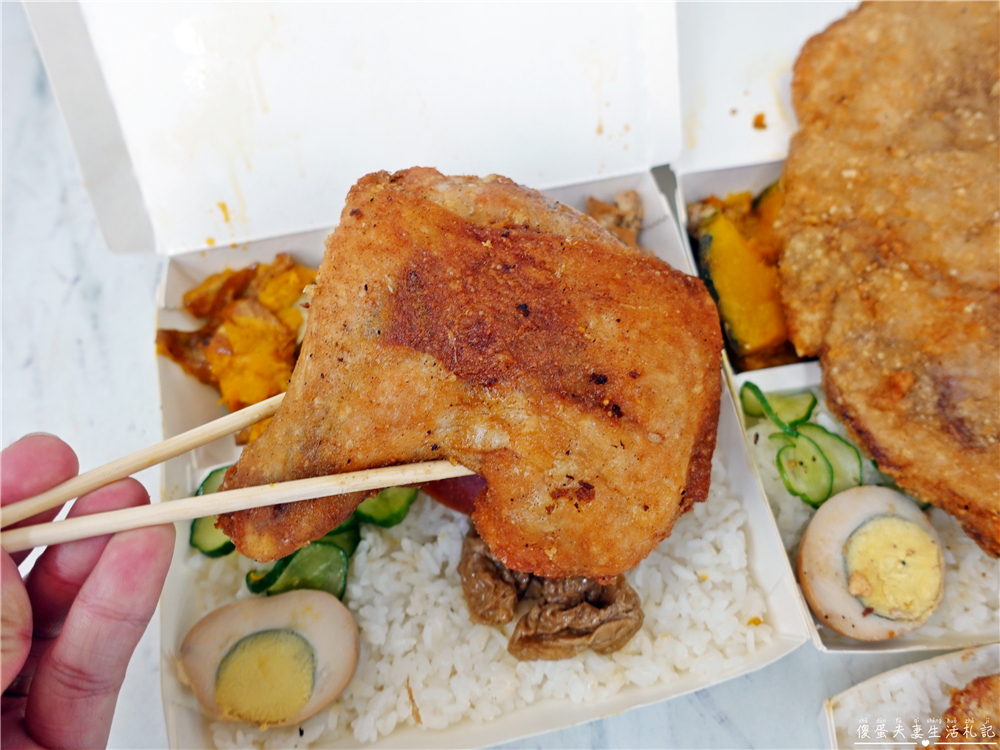 【苗栗市。美食】『胡記便當』午餐救星！少量就送的老字號巷子內便當！ @傻蛋夫妻生活札記