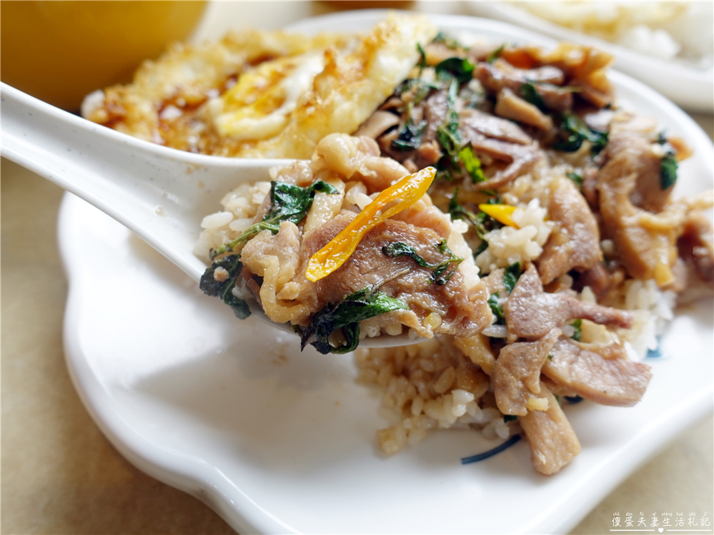 【苗栗公館。美食】『泰式打拋飯』低調小店！藏身鶴岡國小旁的道地泰式小吃！ @傻蛋夫妻生活札記